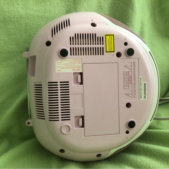 Hello Kitty CD/Cassette Player - Picture 7 of 9